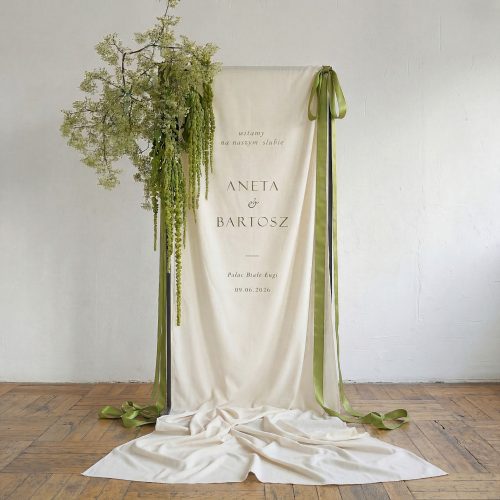 Tablica powitalna, na tkaninie  PISTACJOWE WZGÓRZE ,,Cisza Wzgórza''