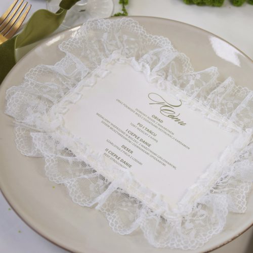 menu ślubne na papierze czerpanym koronkowe dekoracja stołu weselnego